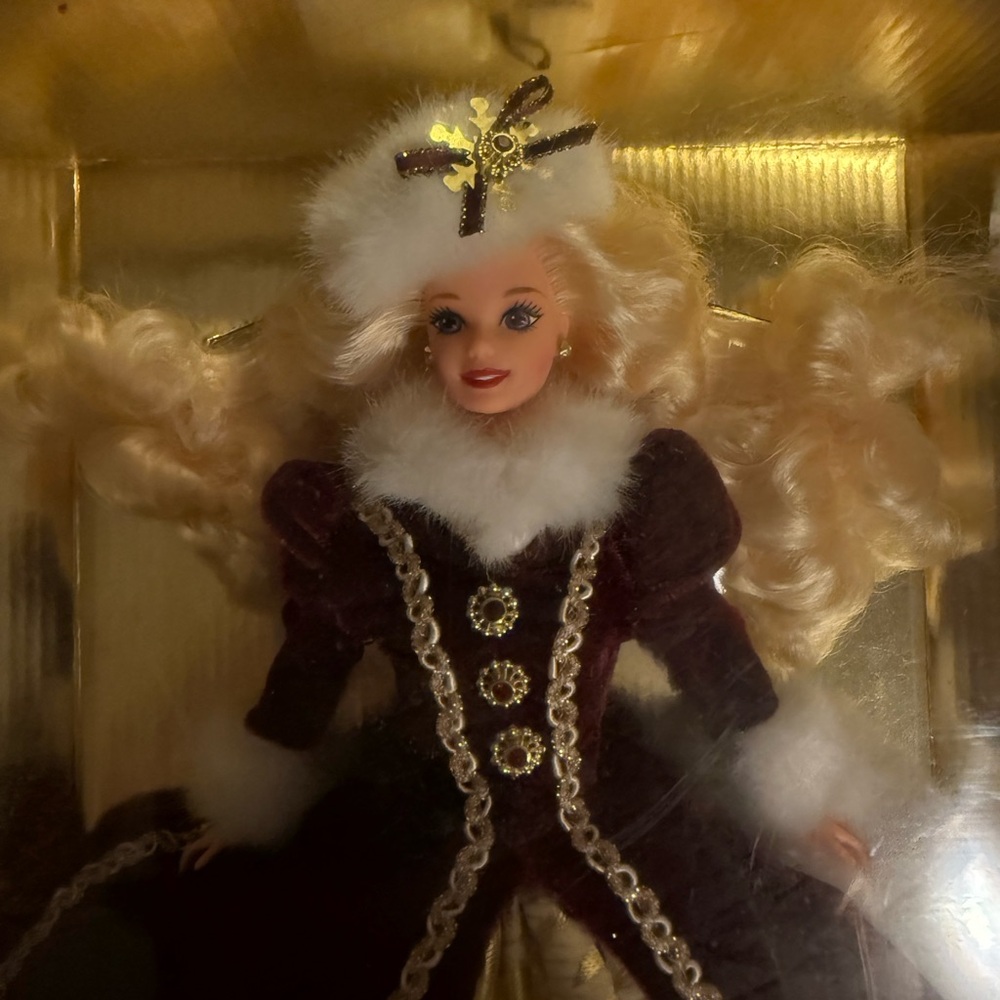 Barbie 1996 Special Edition Happy Holidays Mattel Doll NRFB Blonde Hair Outfit - Picture 2 of 16